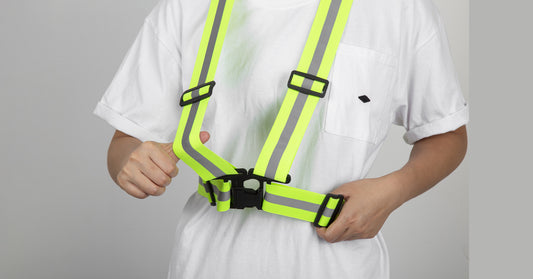 Adjustable reflective straps stretch shoulder straps